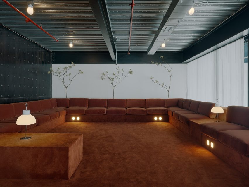 Retrofuturistic office by Charlap Hyman & Herrero