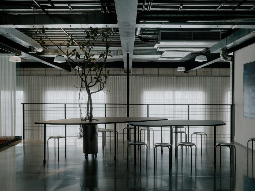 Retrofuturistic office by Charlap Hyman & Herrero