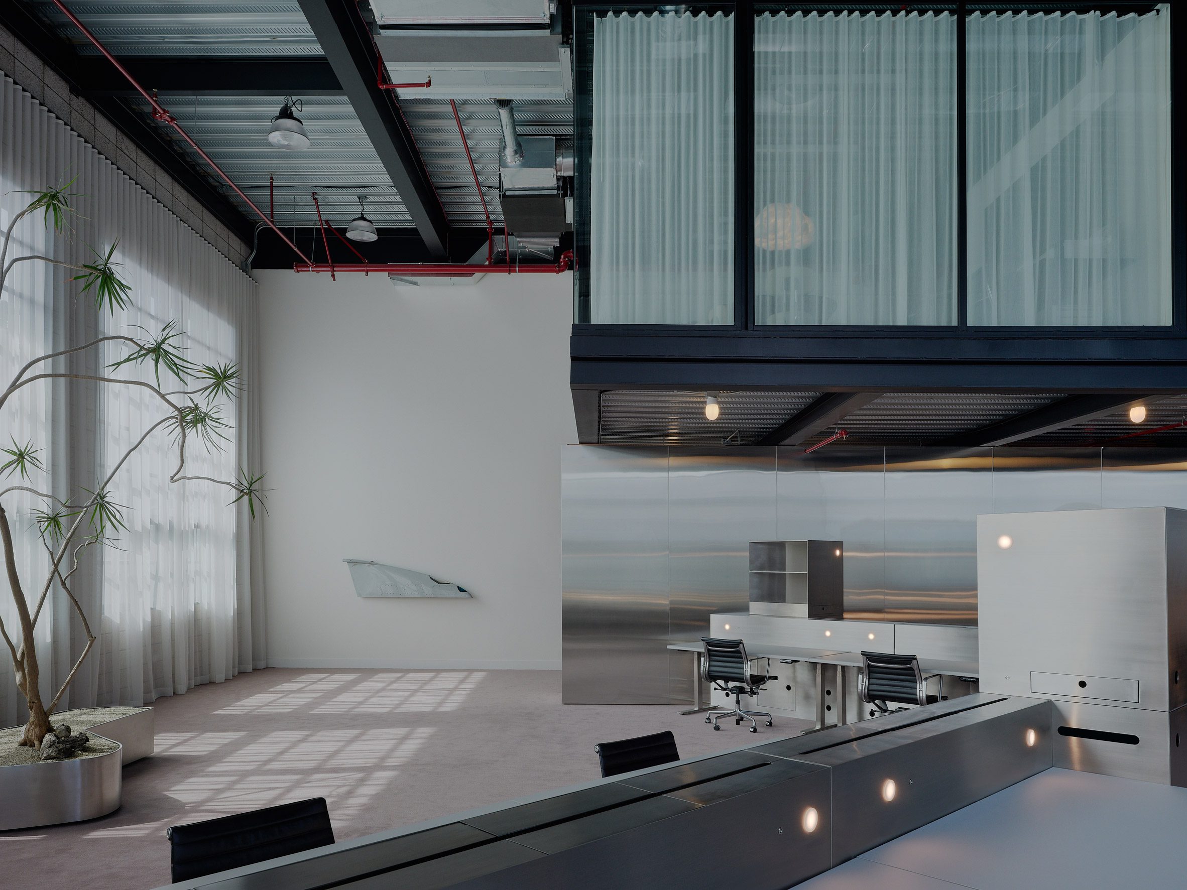 Retrofuturistic office by Charlap Hyman & Herrero