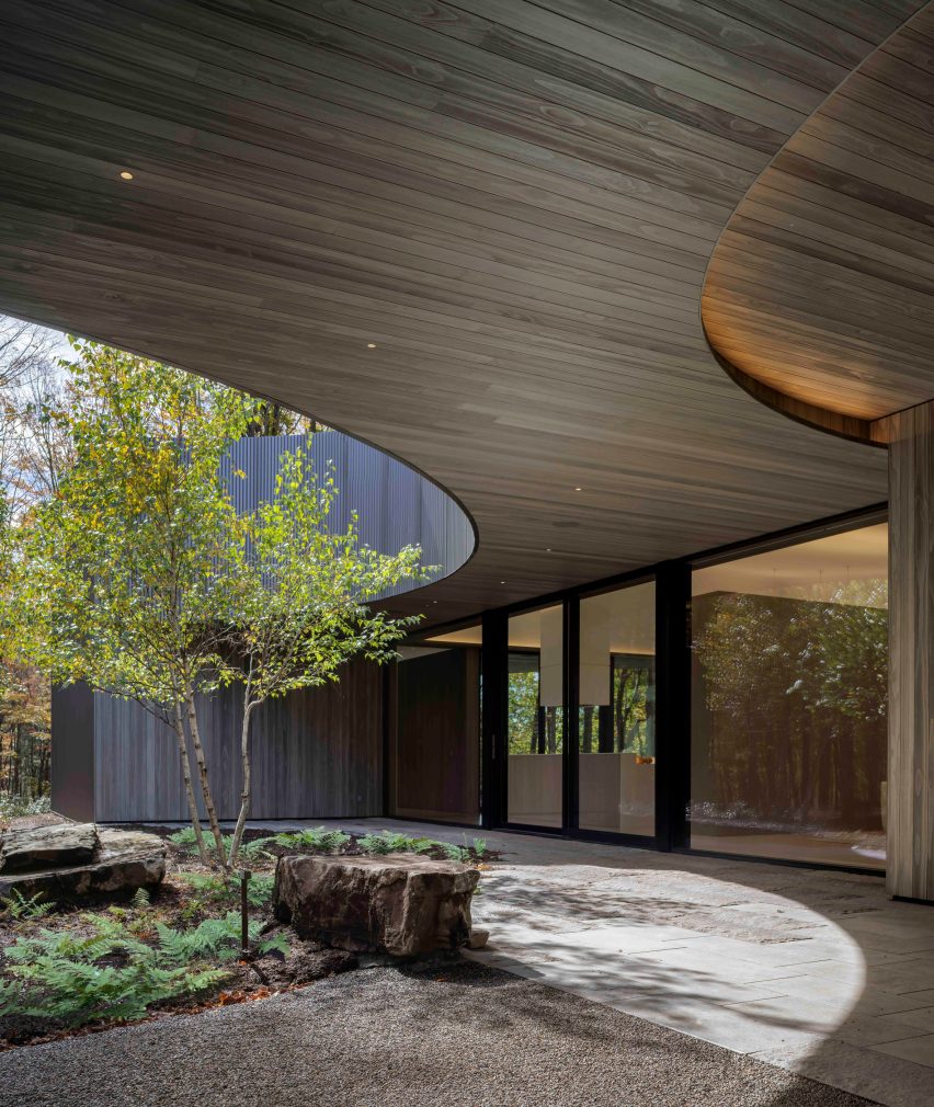 Chatham Residence in Upstate New York by Desai Chia