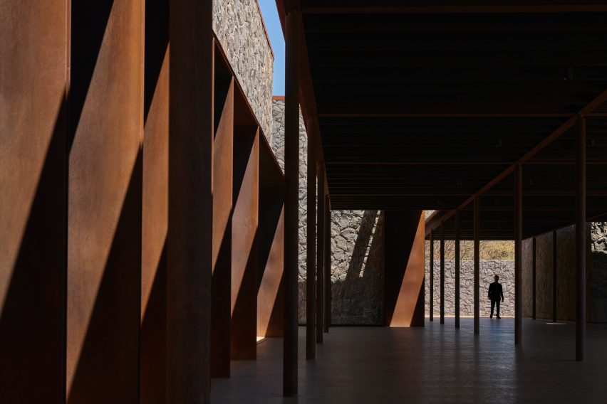 El&iacute;as Rizo Arquitectos visitor centre for Clase Azul