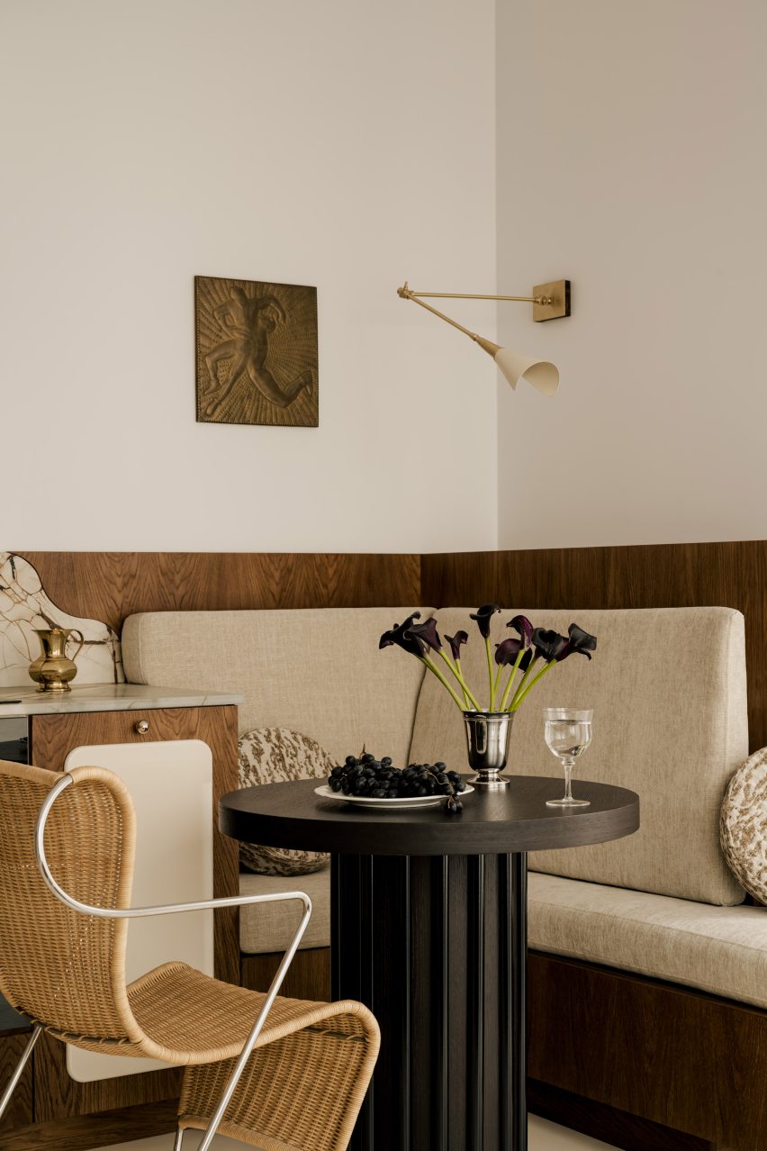 Breakfast nook of apartment in Warsaw by Dawid Konieczny