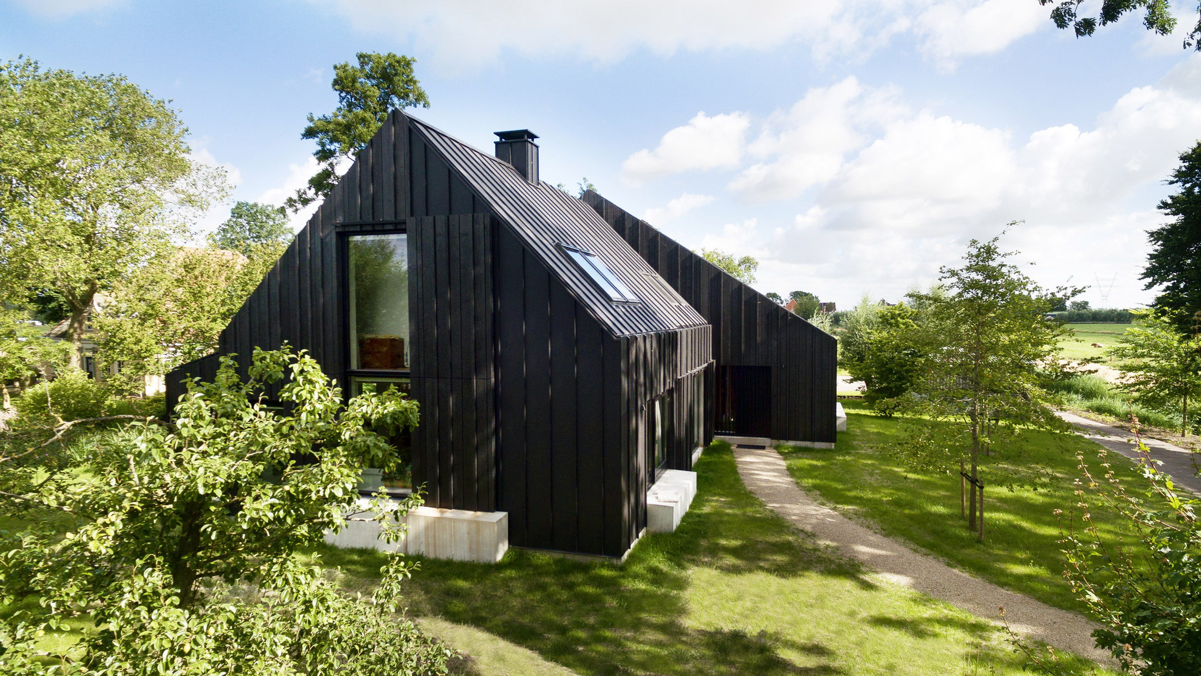 https://static.dezeen.com/uploads/2026/06/dutch-longhouse-farm-renovation-bastiaan-jongerius-architecten-hero_dezeen_2364_col_1.jpg