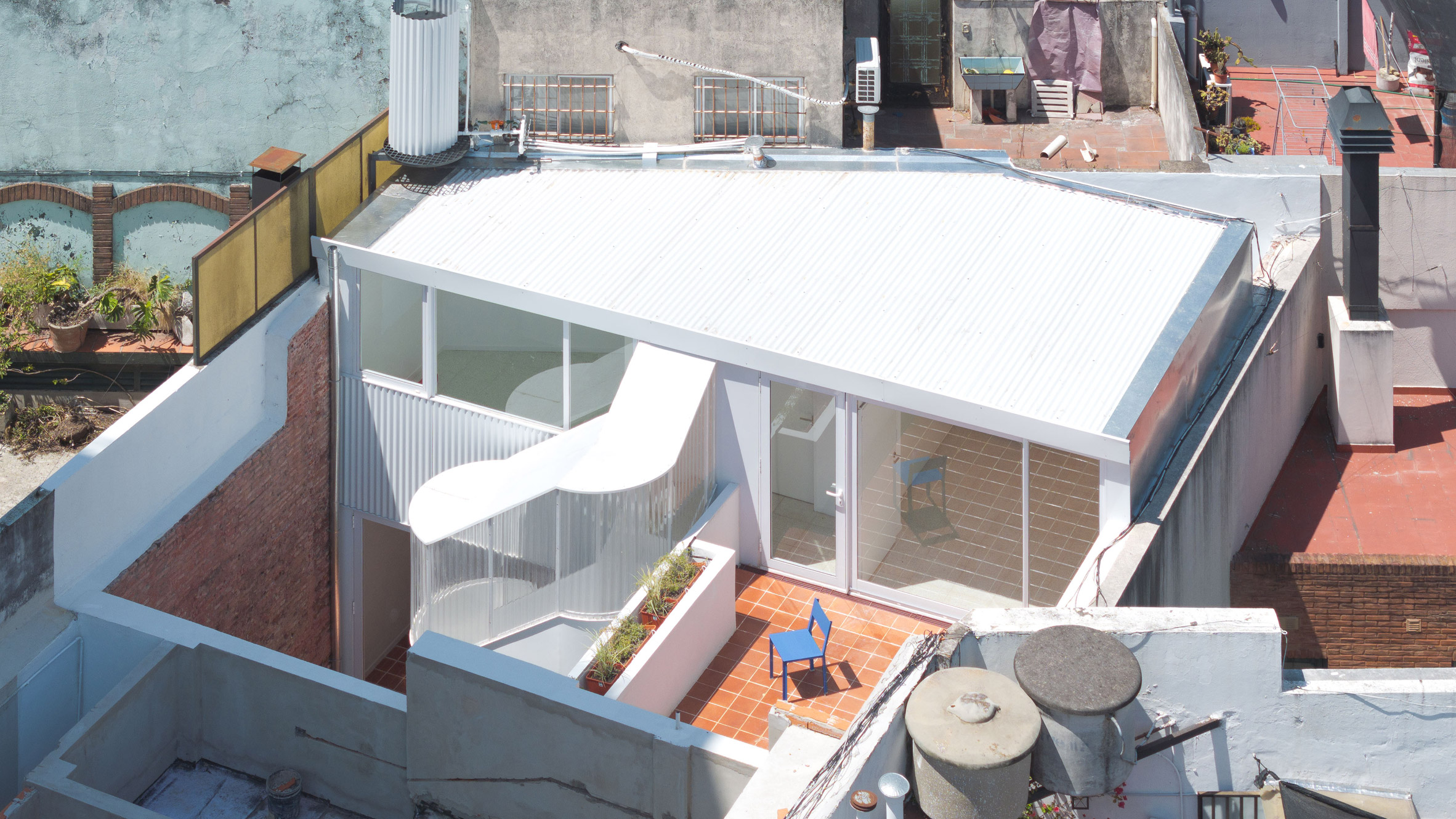 https://static.dezeen.com/uploads/2026/06/estudio-futuro-ph-gainza-home-renovation-argentina-hero_dezeen_2364_col_0.jpg