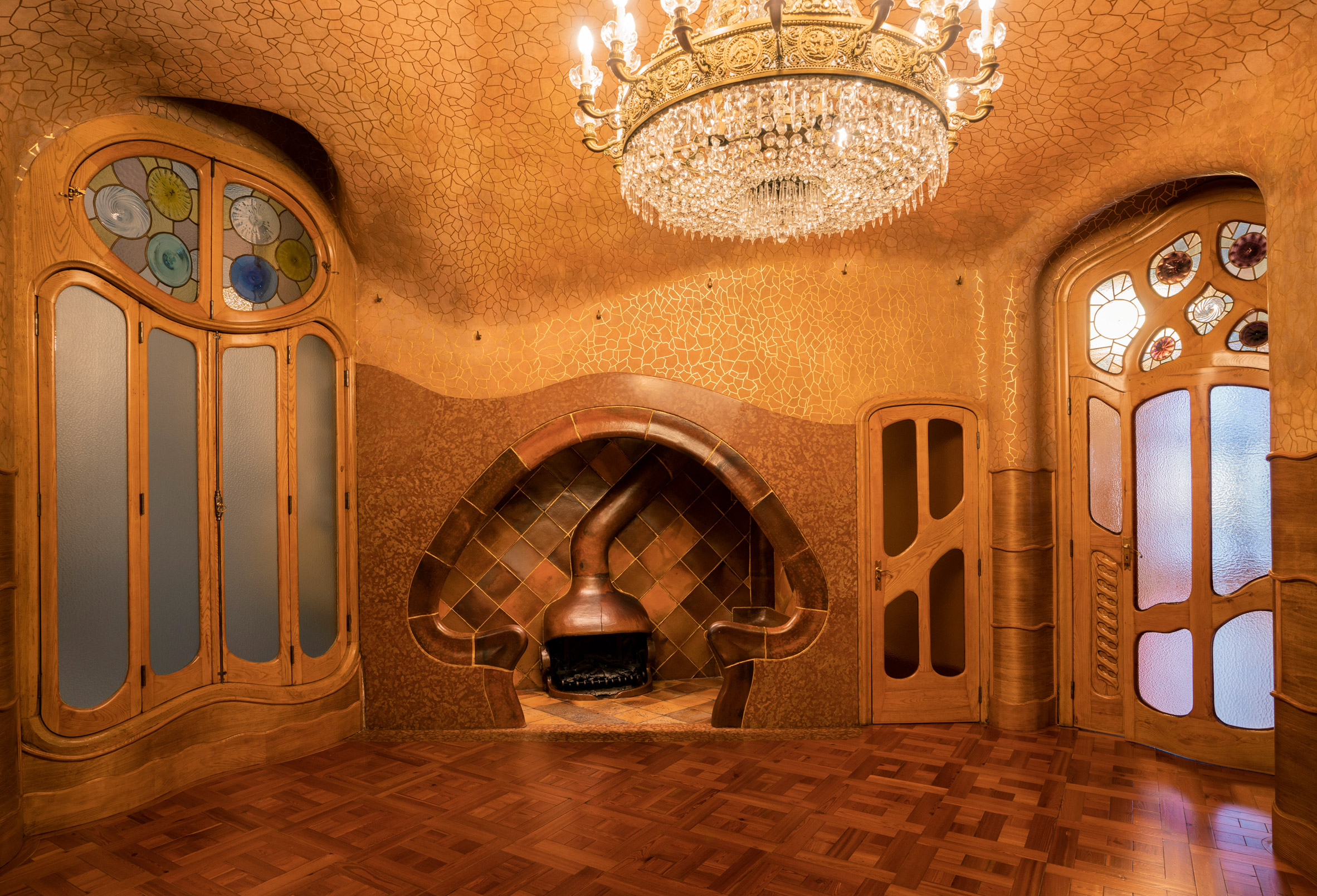 Chimenea con forma de seta en casa de Barcelona