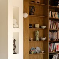 House on a Hill by David Kohn Architects
