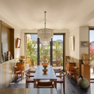 House on a Hill by David Kohn Architects