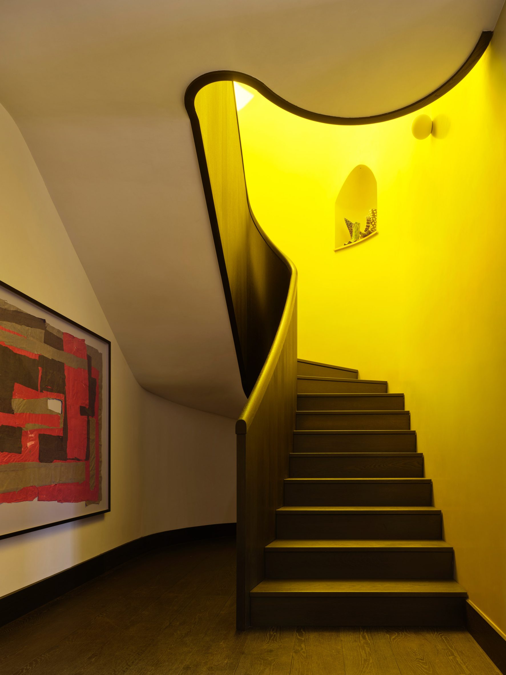 escalera amarilla
