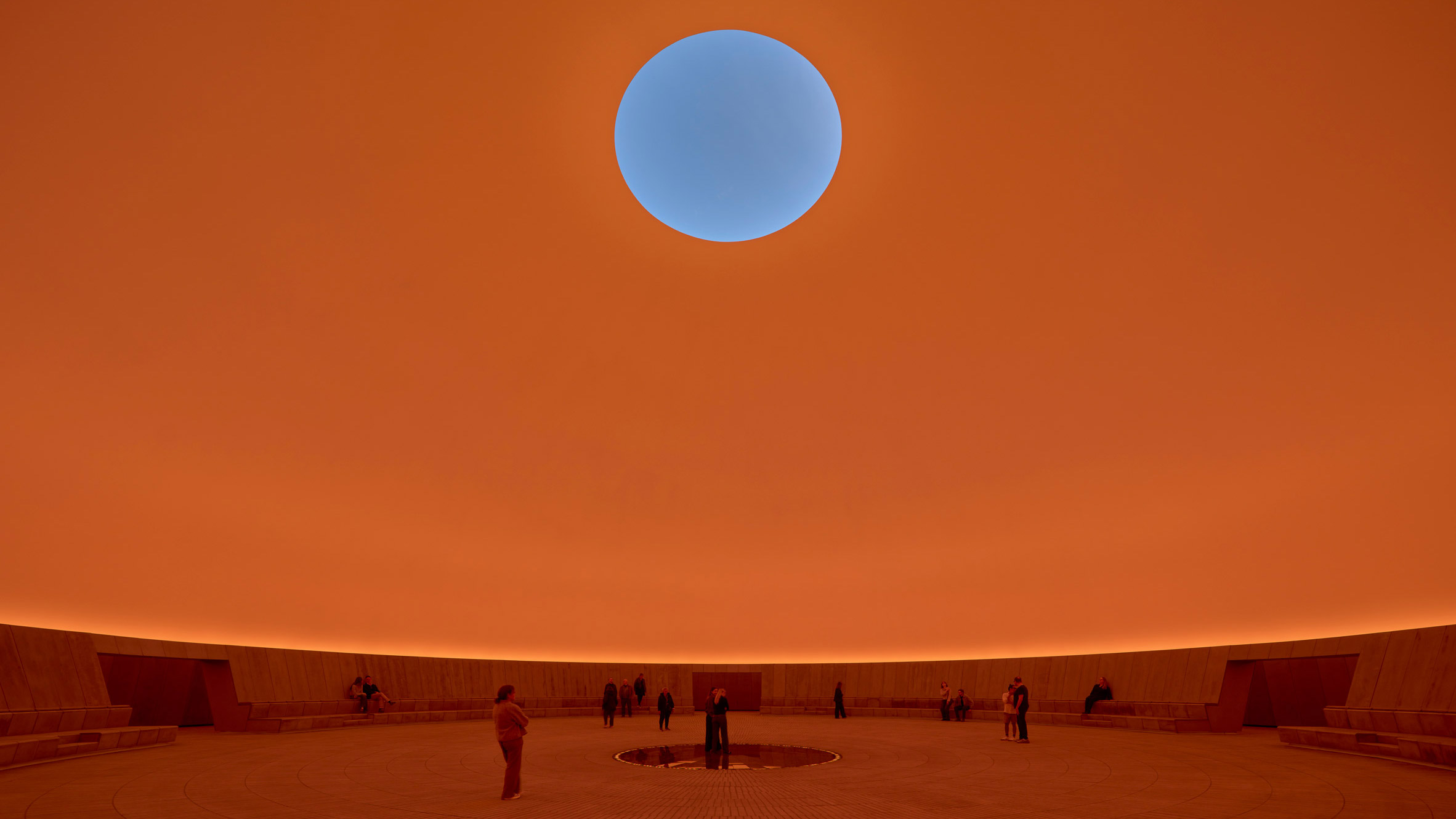 En la foto de abajo, James Turrell