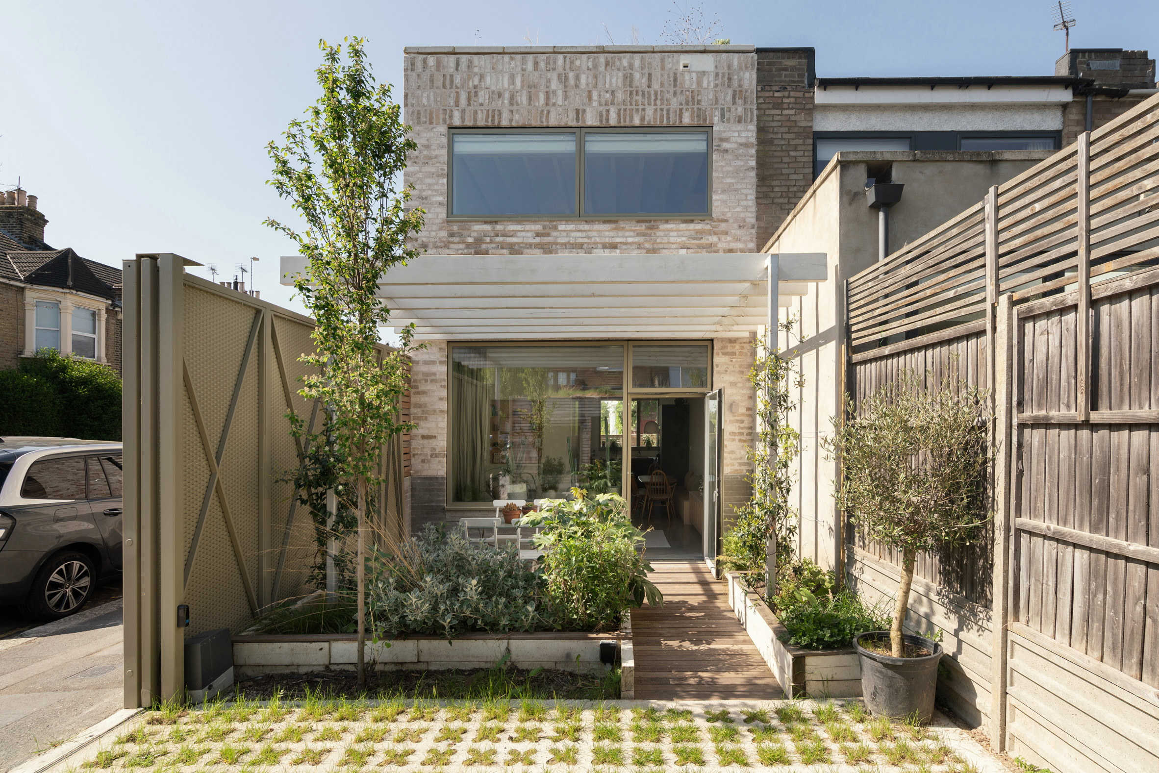 https://static.dezeen.com/uploads/2026/06/joe-burke-leyton-house-london_dezeen_2364_col_19.jpg