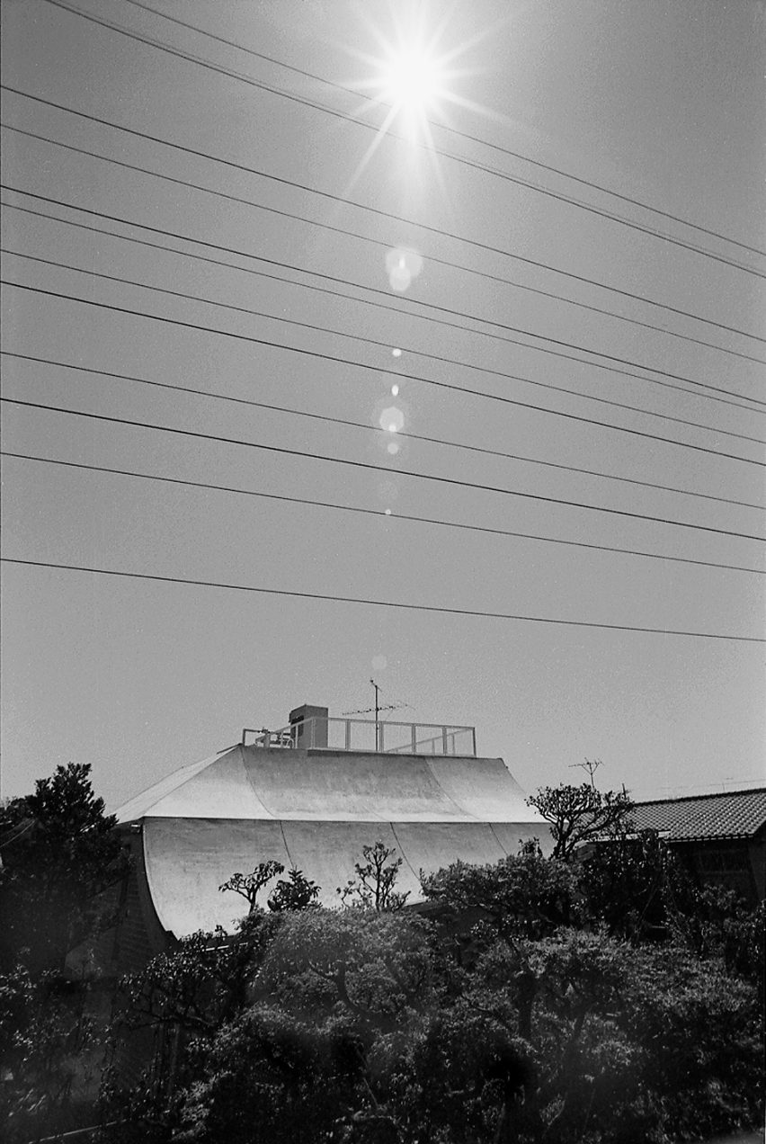 House Under High-Voltage Lines by Kazuo Shinohara (1981), captured by Tomio Ohashi in 1981