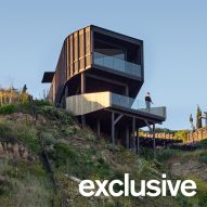 Croxatto and Opazo Architects perches timber home overlooking Chilean coast