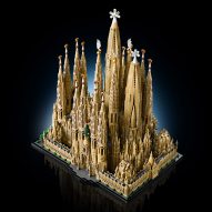 Sagrada Familia Lego set