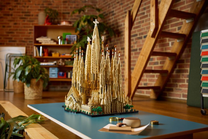 Sagrada Familia Lego set
