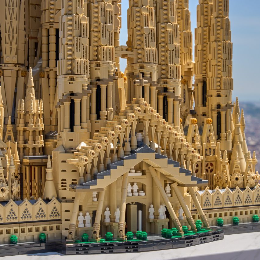 Lego Antoni Gaud&iacute; set