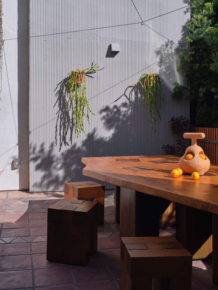 A Teatro Balcony Studio house by Los Angeles
