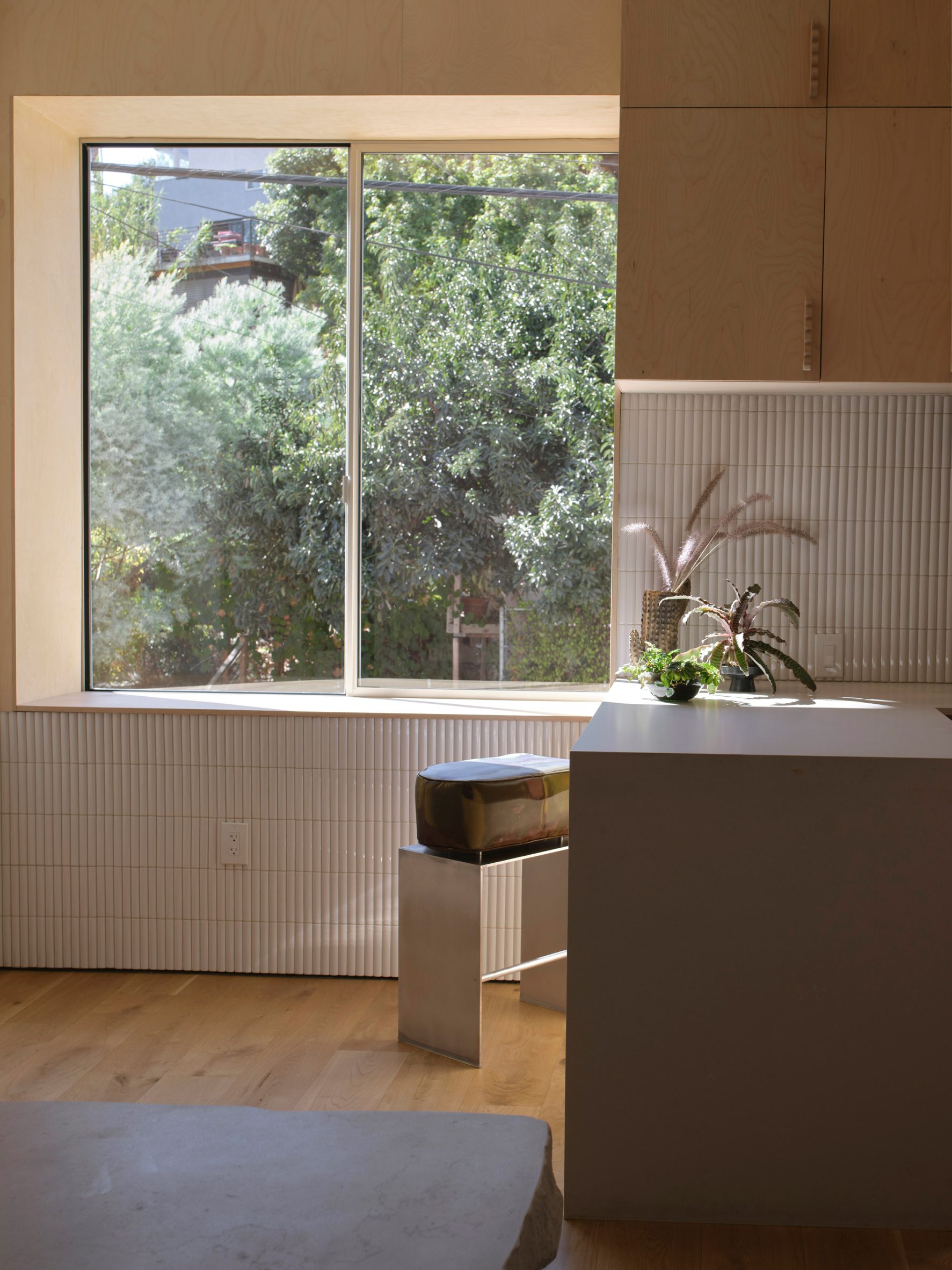 A Teatro Balcony Studio house by Los Angeles