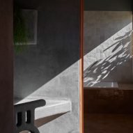 A Teatro Balcony Studio house by Los Angeles