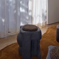 A Teatro Balcony Studio house by Los Angeles