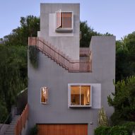 A Teatro and Balcony Studio tuck Museum Tower House into steep site in Los Angeles