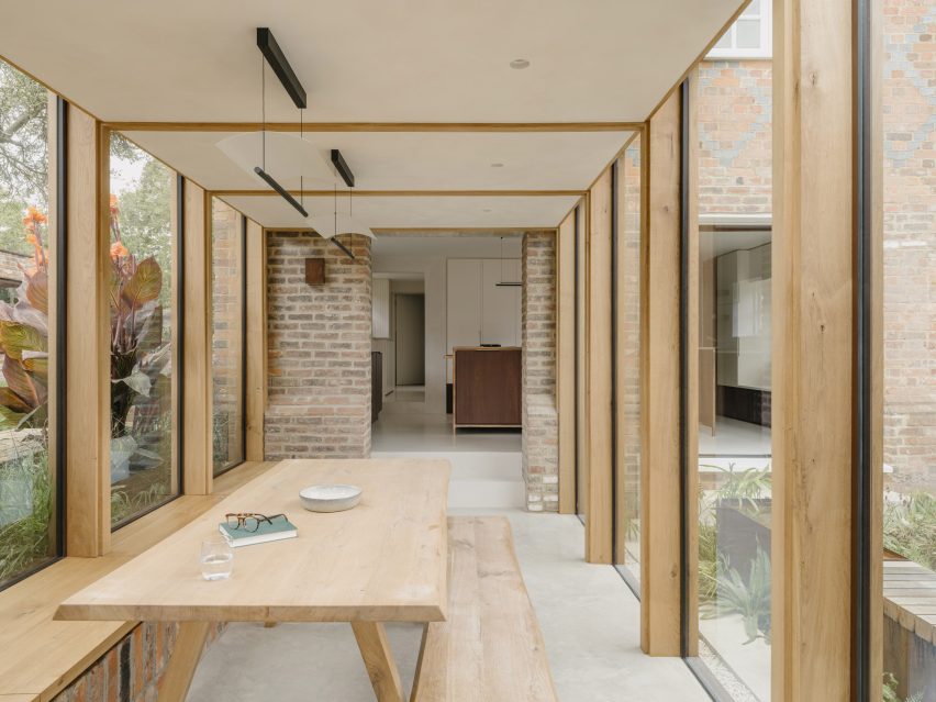 Muttram Veedu by Will Gamble Architects glazed link