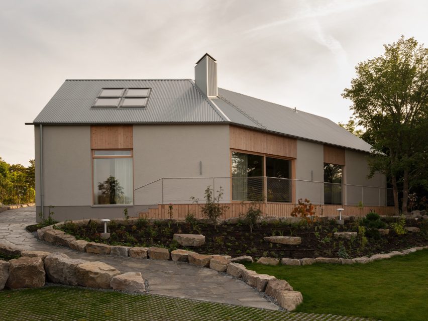 Exterior view of holiday home by Note Design Studio