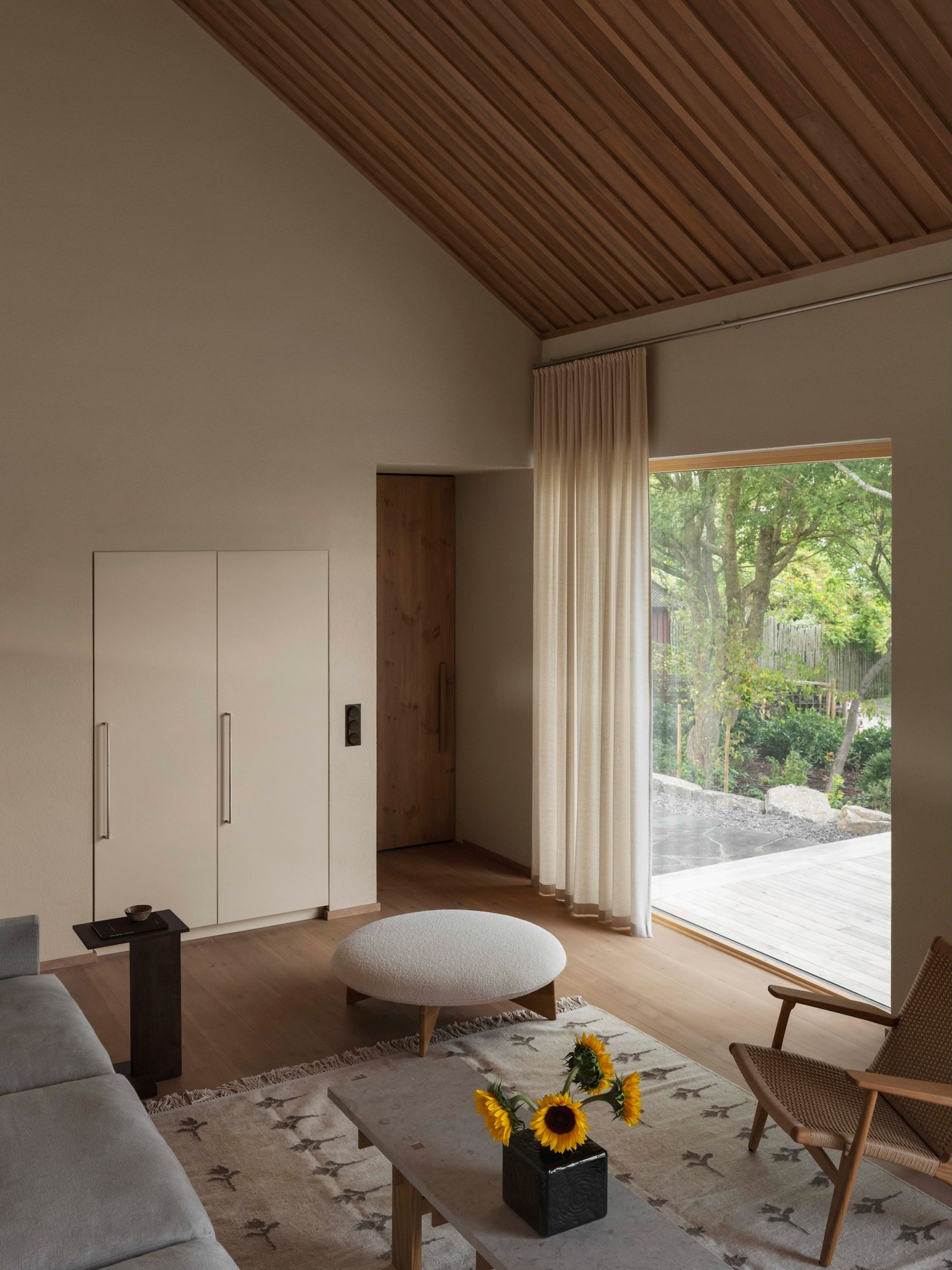 Interior del espacio habitable del resort sueco diseñado por Note Design Studio