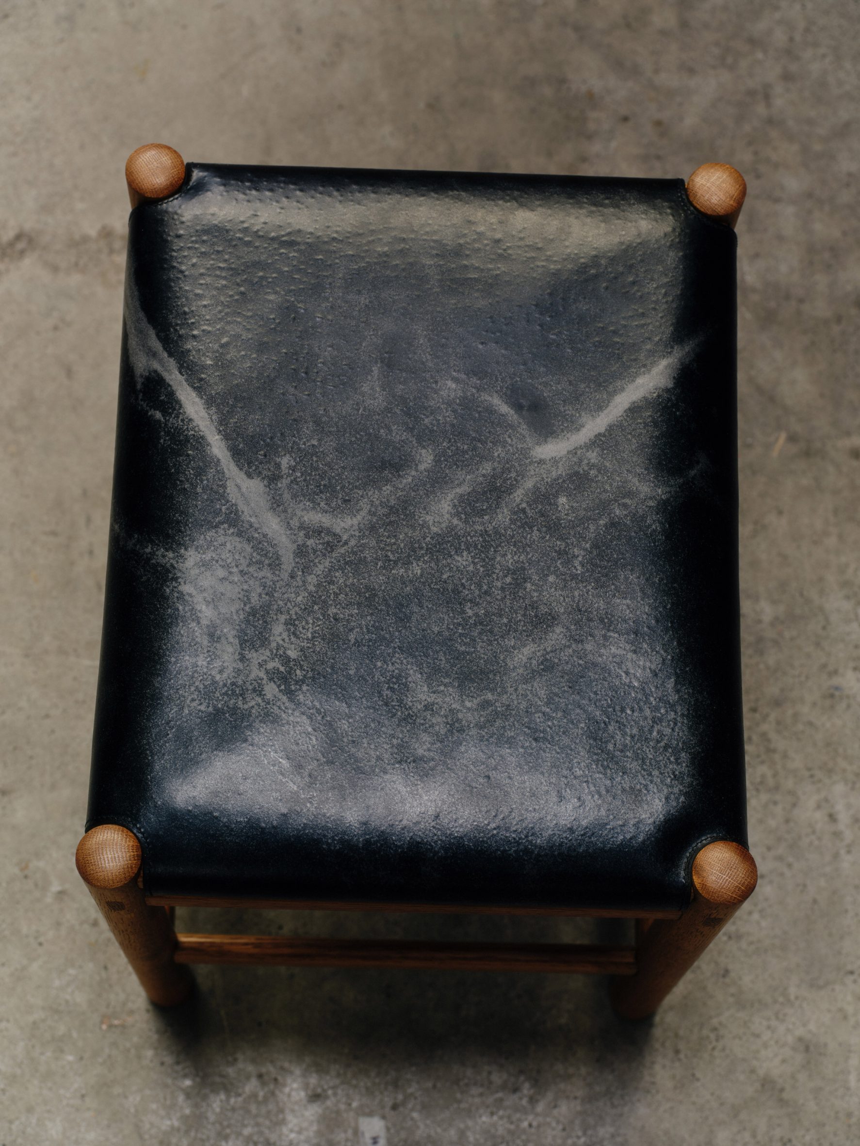Foto de Silla Made by Morgen tapizada en piel Other Matter