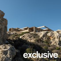 Mold Architects carves retreat into hillside overlooking the Aegean