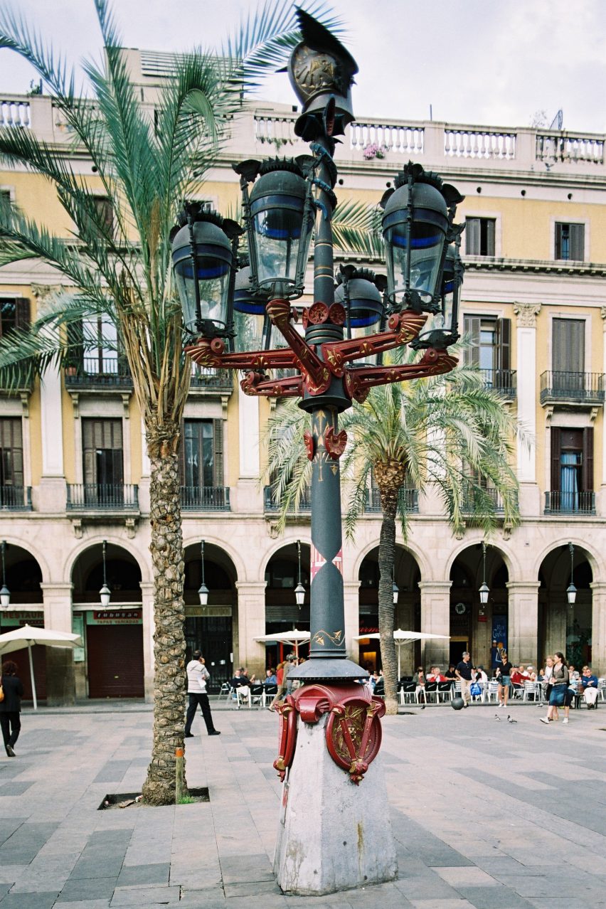 Placa Real lamp post