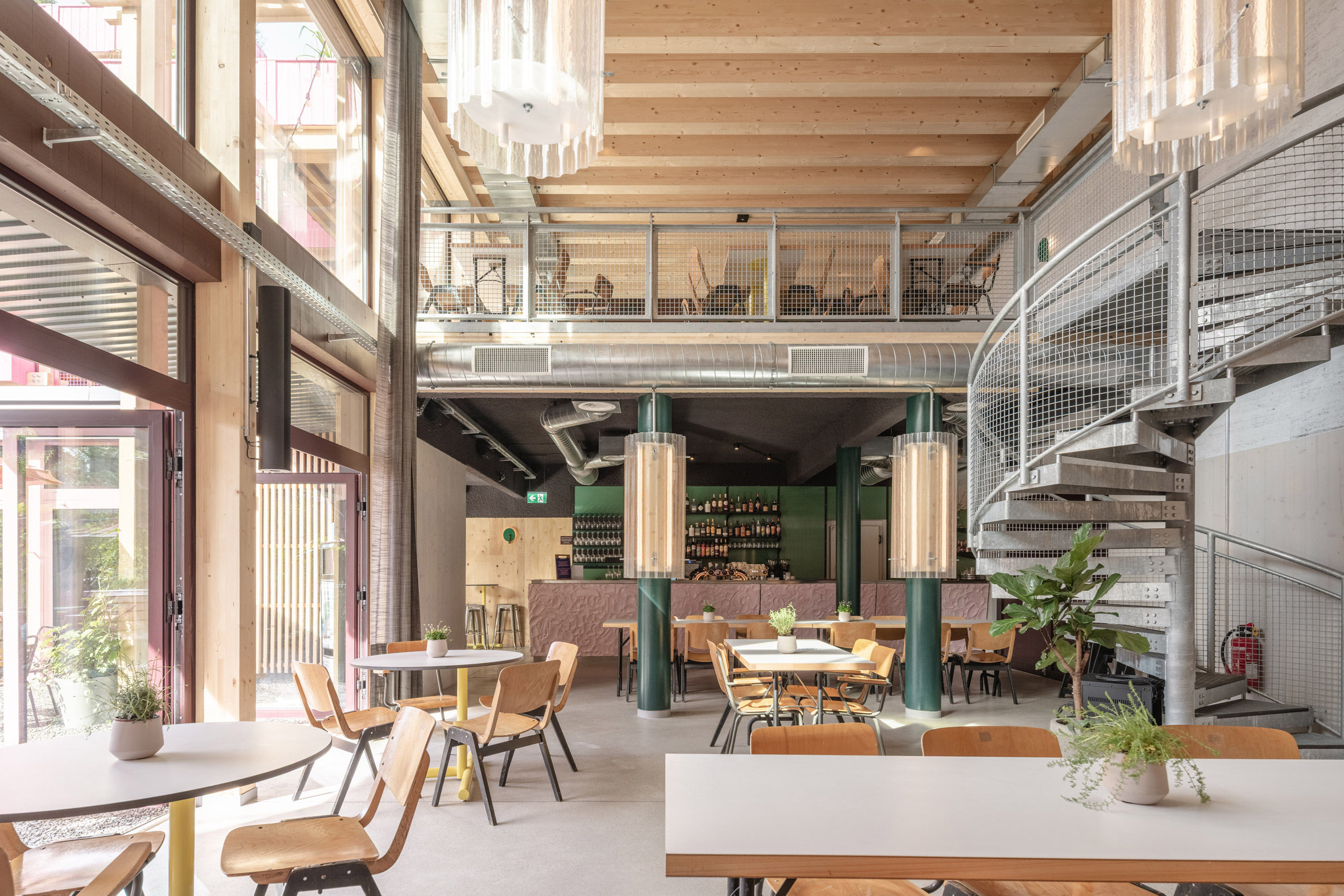 Remise Rosa Hello Wood indoor space