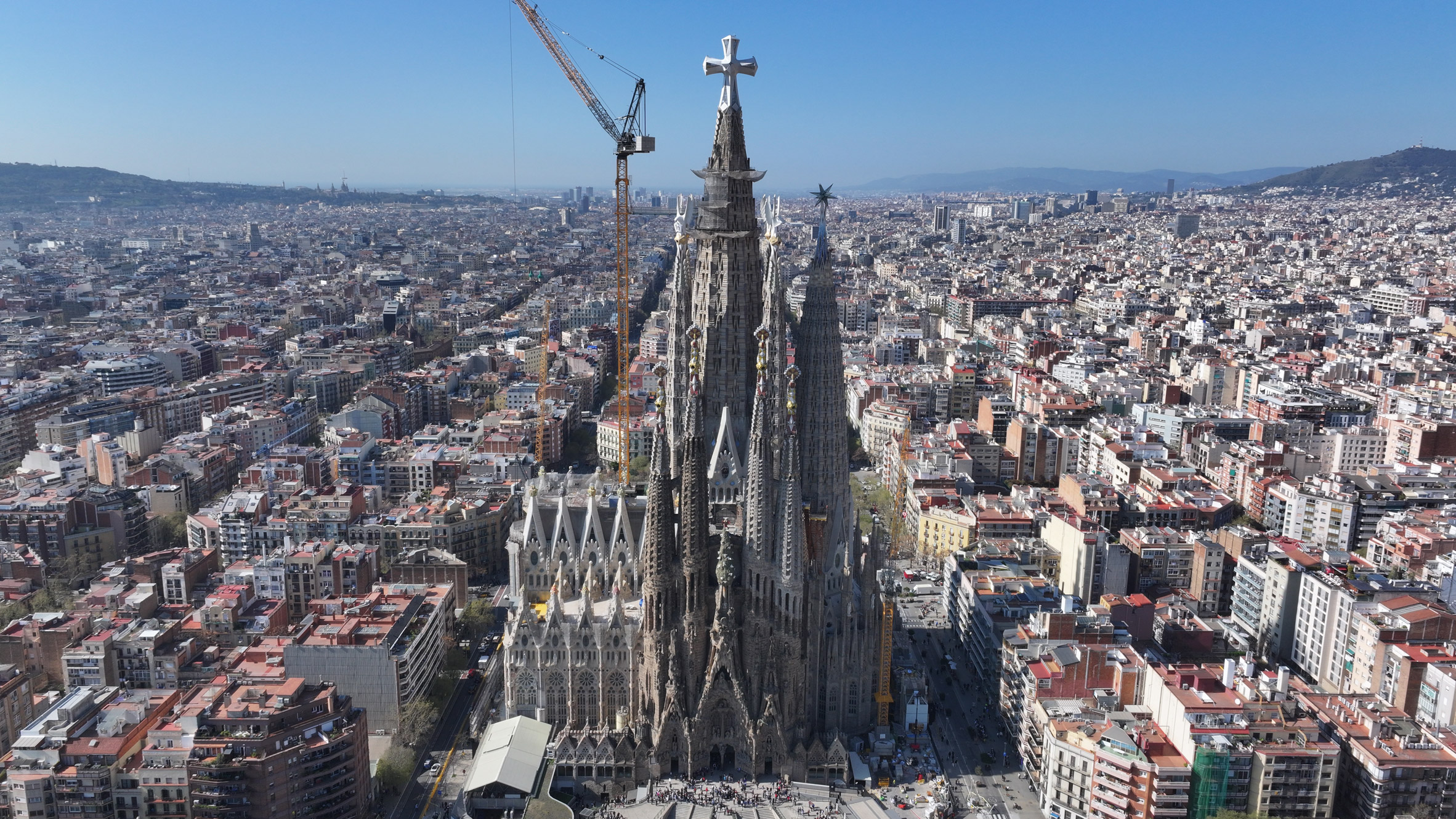 https://static.dezeen.com/uploads/2026/06/sagrada-familia-gaudi-centenary_dezeen_1704_hero.jpg