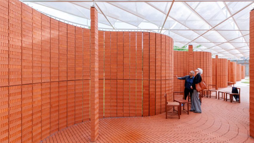 Lanza Atelier designs snaking brick Serpentine Pavilion in London, comments update