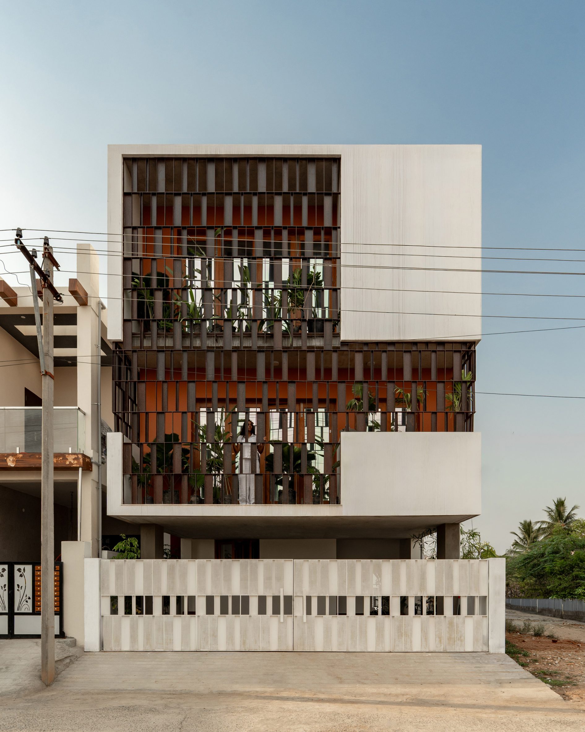 Fachada de la residencia Splitscape por SpaceDNA