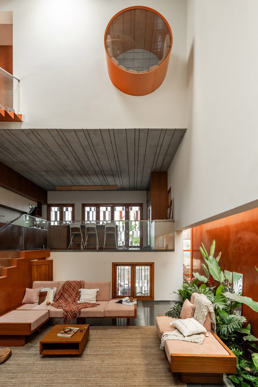 Splitscape Residence by SpaceDNA living room