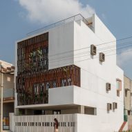 Splitscape Residence by SpaceDNA facade