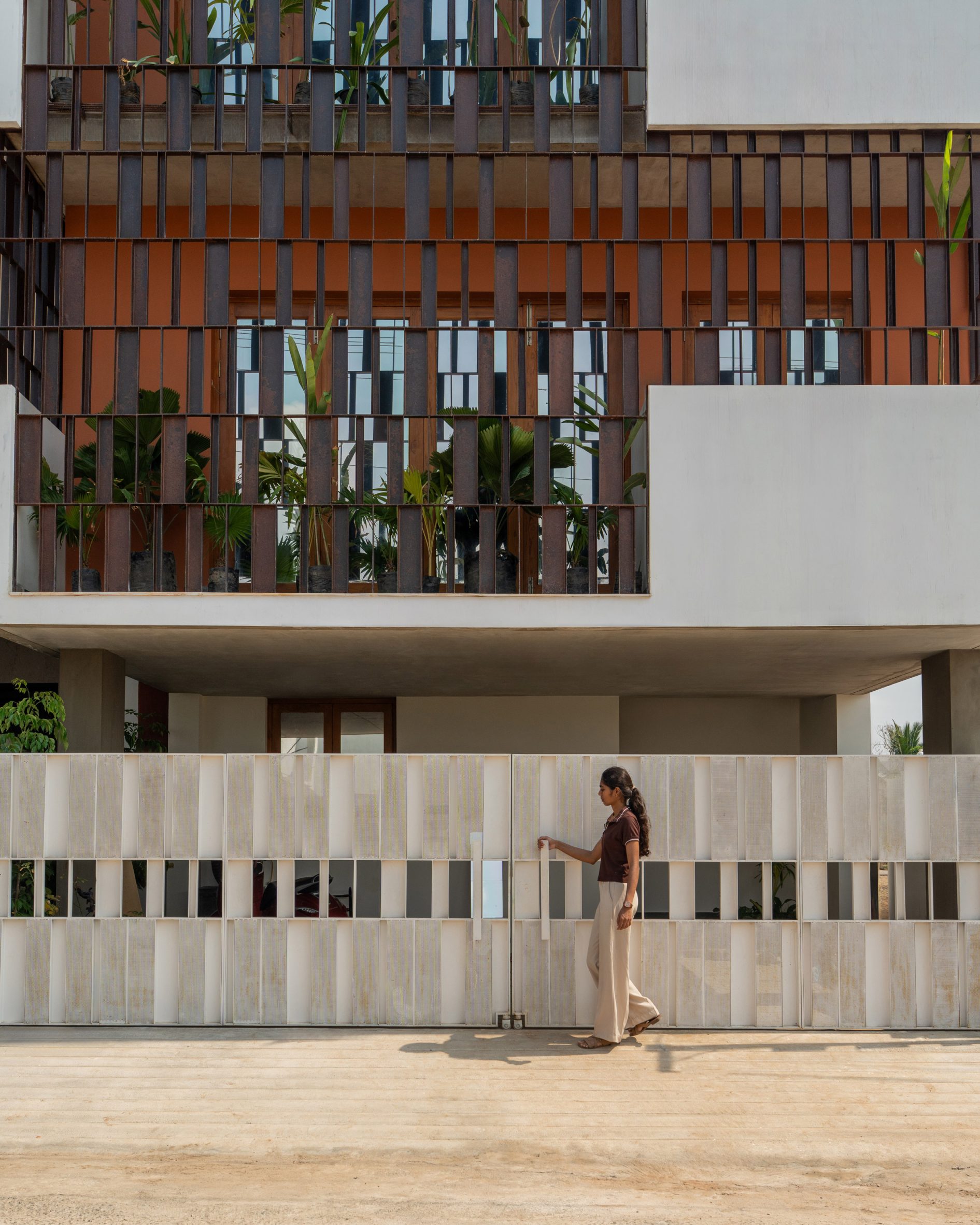 Biombo perforado Splitscape Residence by SpaceDNA