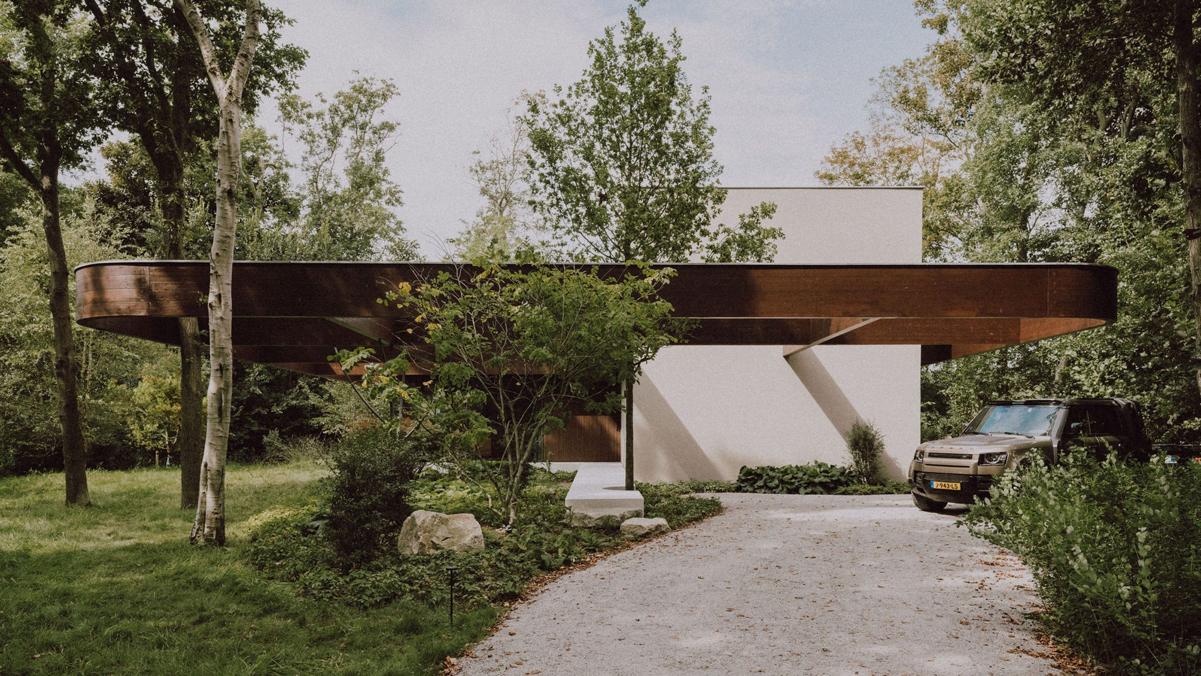 https://static.dezeen.com/uploads/2026/06/tom-kneepkens-forest-villa-home-netherlands-hero_dezeen_2364_col_0.jpg