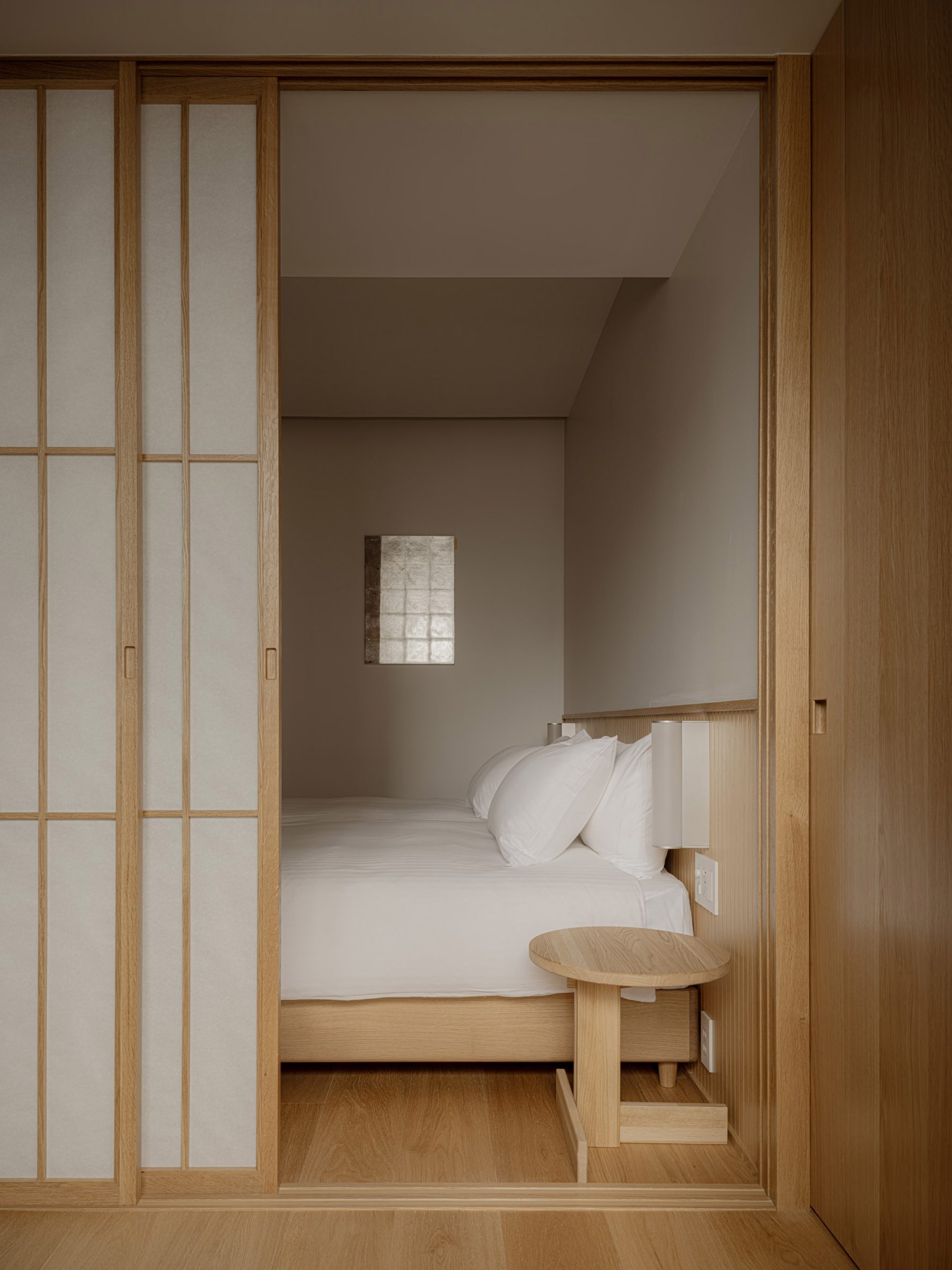 Shoji screen in bedroom