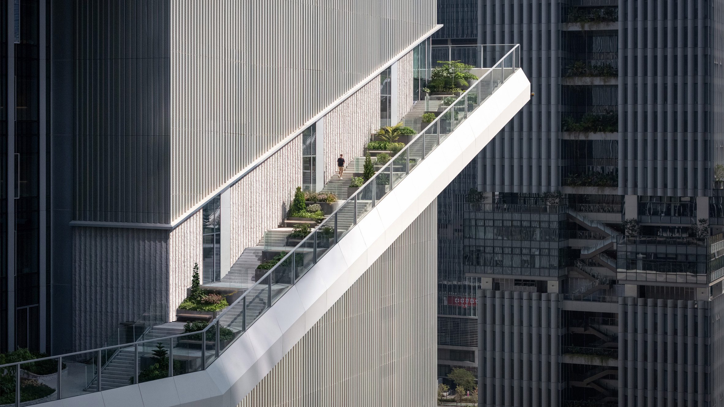 KPF wraps China skyscraper in one-kilometer-long 