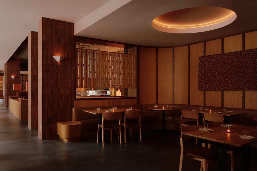 Wood panelling, latticed screens and clay tiles in a restaurant