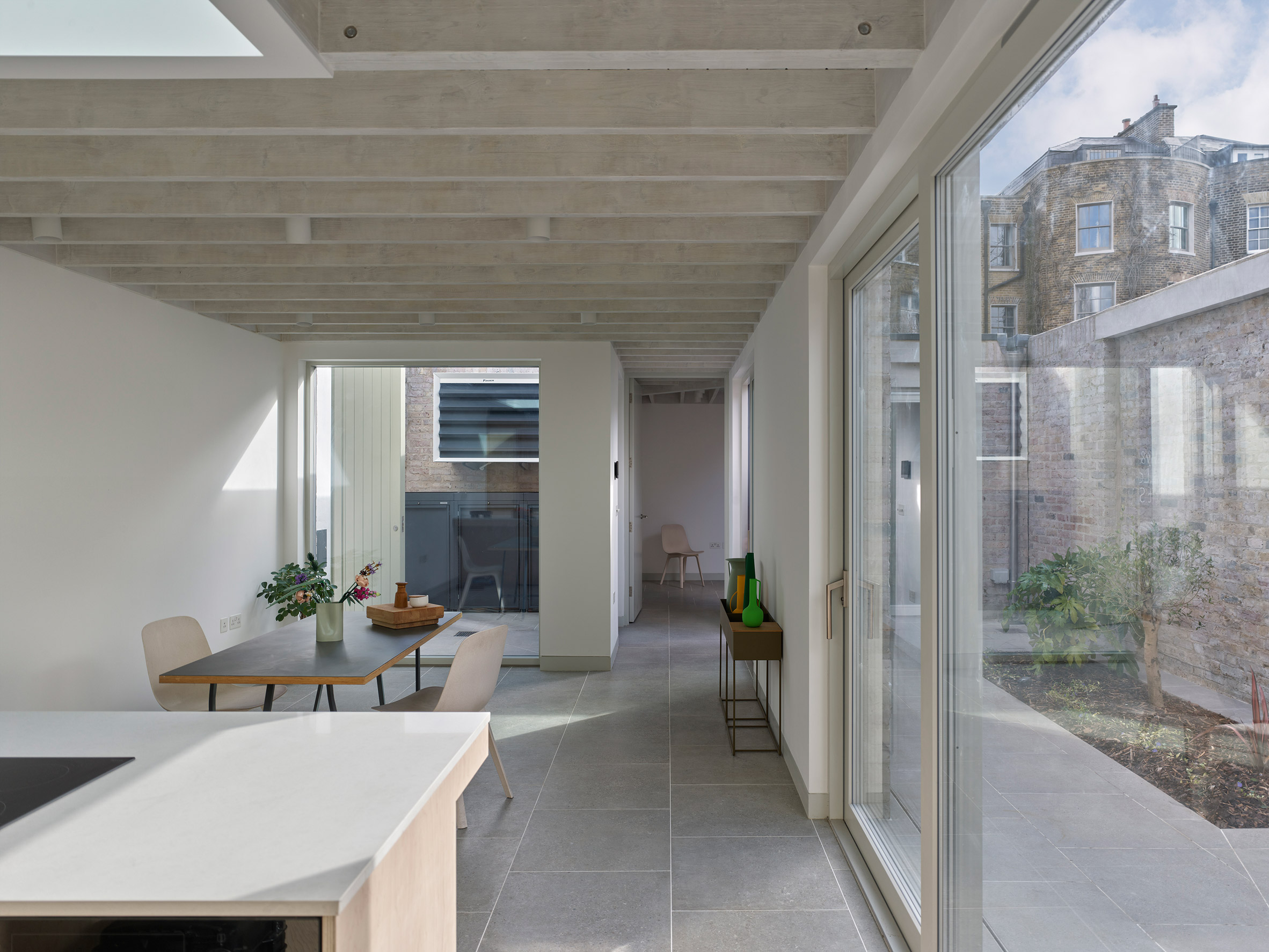 IBLA Walled Courtyard house kitchen-dining space