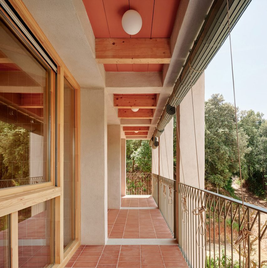 Casa Juià by NUA arquitectures near Gavarres mountain range