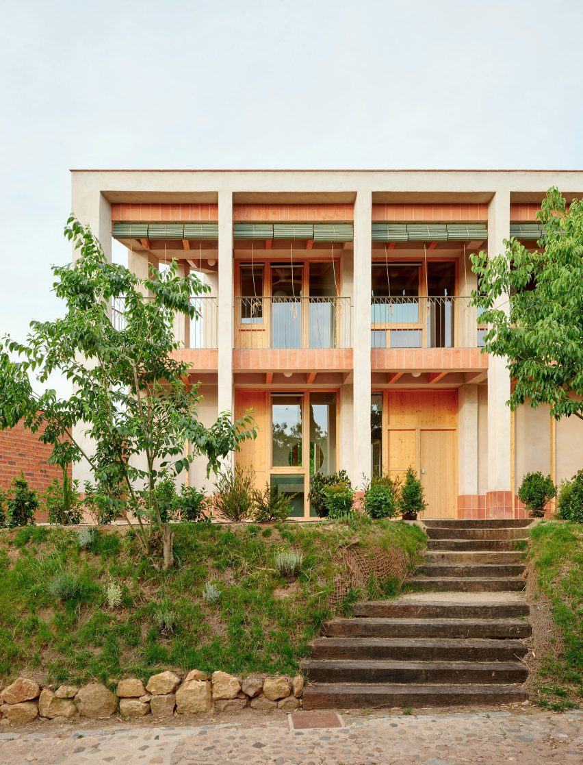 Casa Juià by NUA arquitectures in Girona, Catalonia
