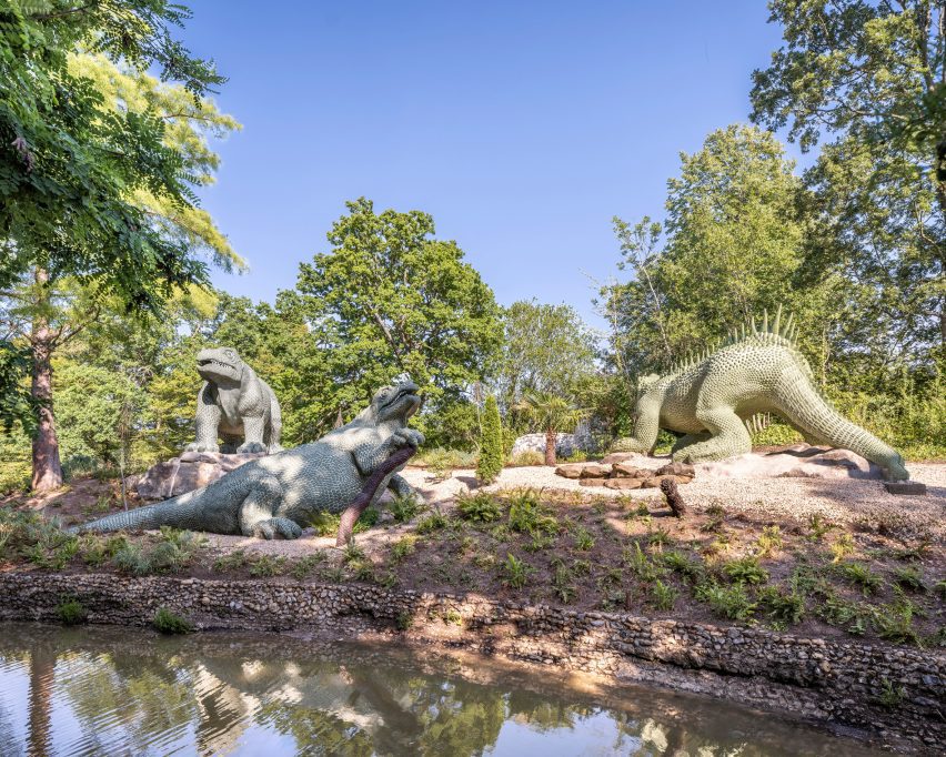 Crystal Palace dinosaurs renovated