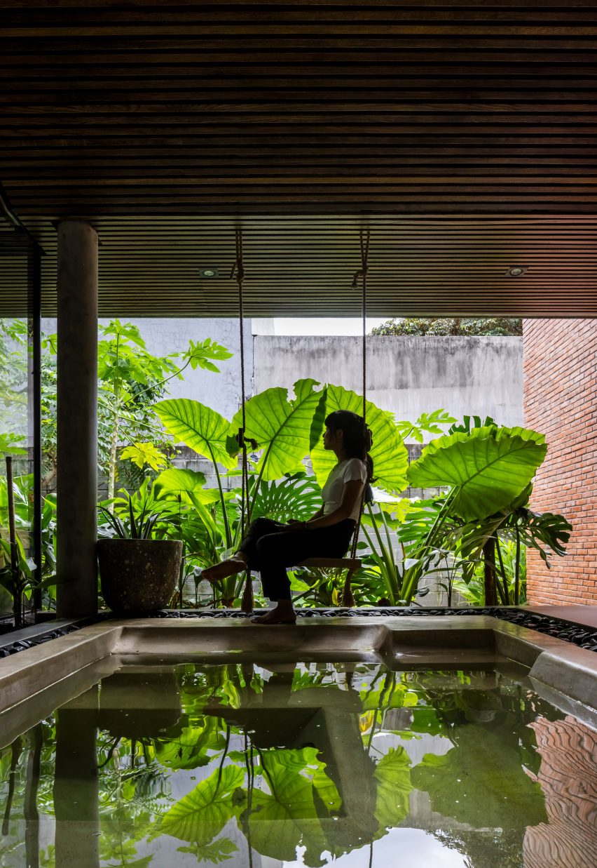 Water feature within Casa Mac by CTA