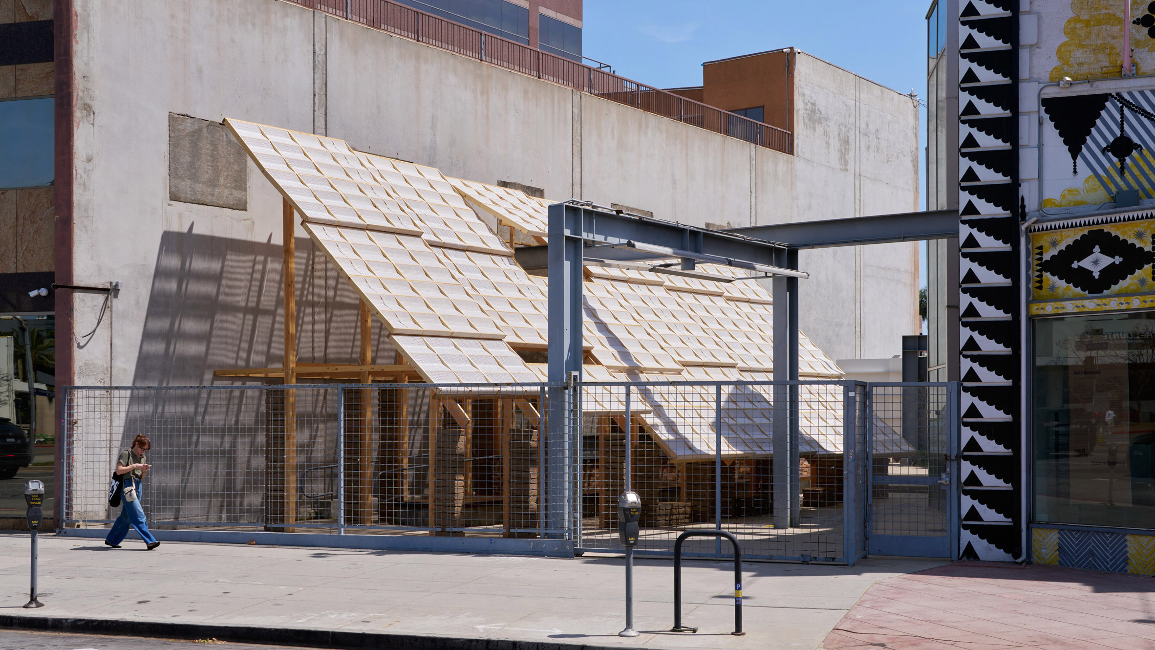 https://static.dezeen.com/uploads/2026/07/earthen-comforts-airing-earth-los-angeles-liz-galvez_dezeen_2364_hero.jpg