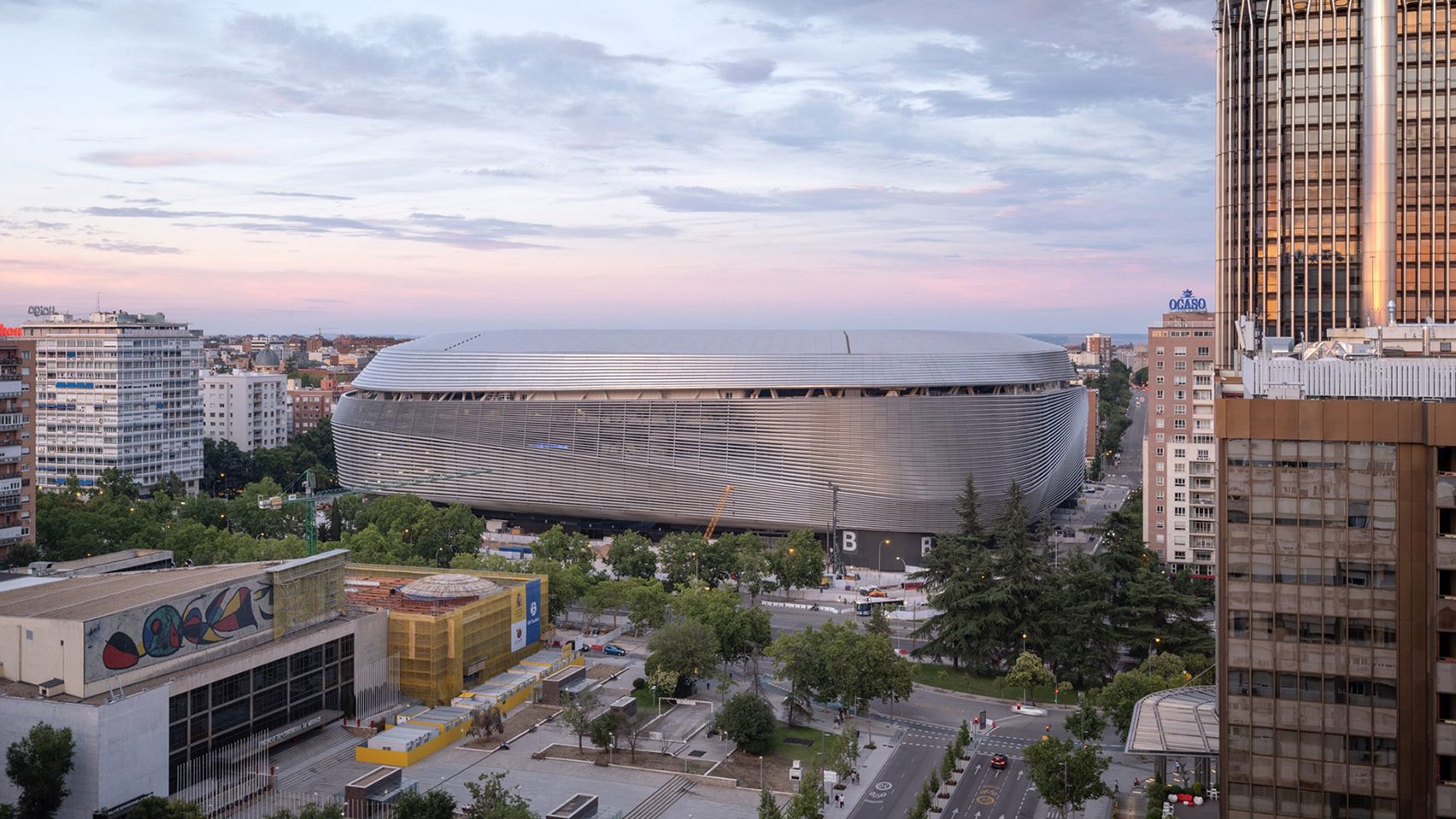 https://static.dezeen.com/uploads/2026/07/estadio-santiago-bernabeu-renovation-future-stadium-gmp-architekten_dezeen_2364_hero_1.jpg