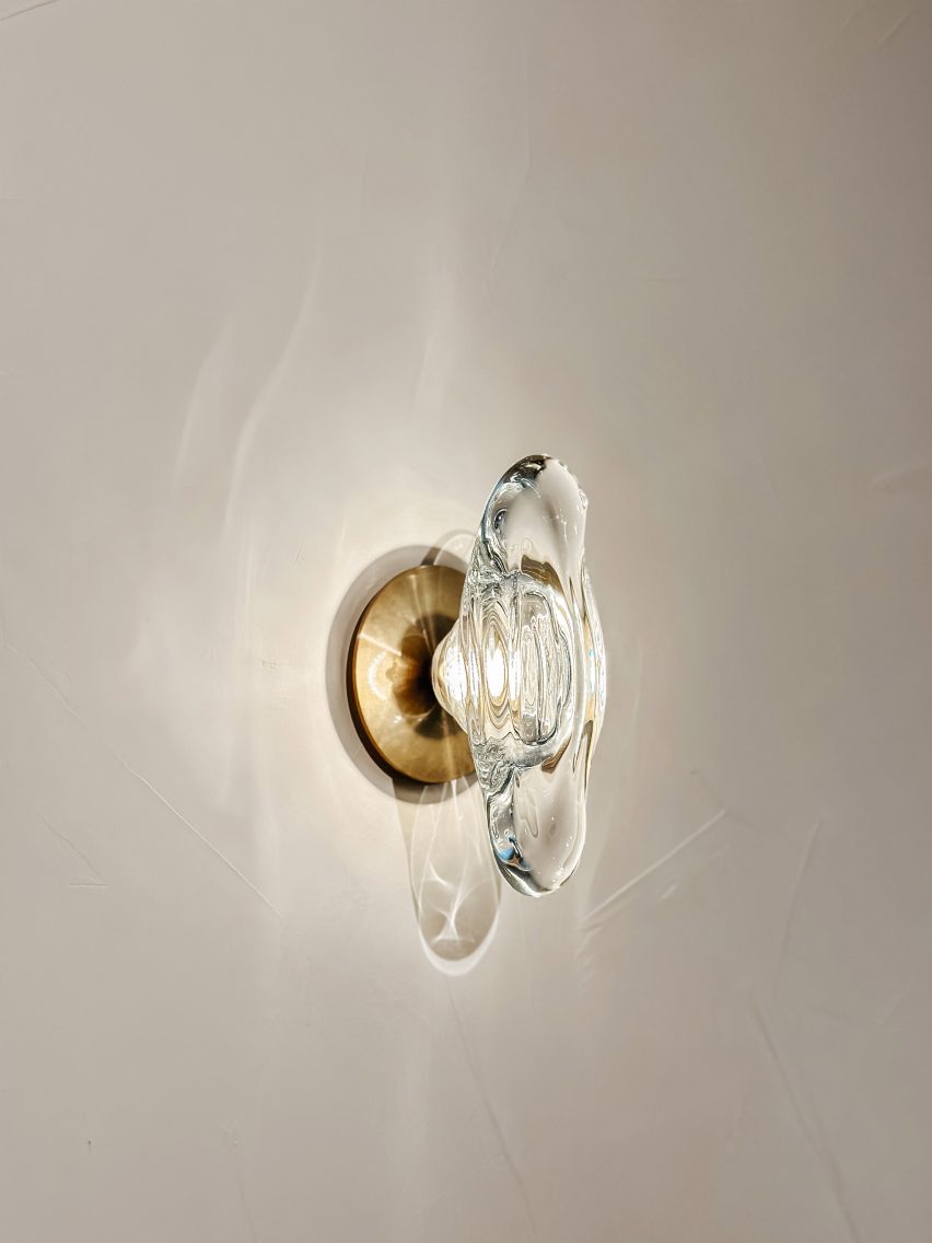 Flo wall light by Soktas