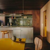 Holzrausch evokes South American cinema at renovated Munich townhouse